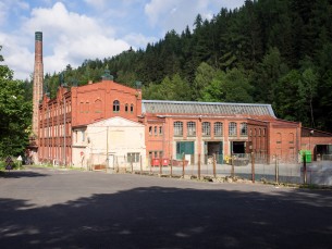 Továrna